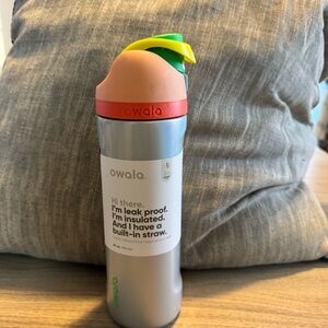 Owala - Special Edition 24oz
FreeSip Stainless Steel Opal Dream